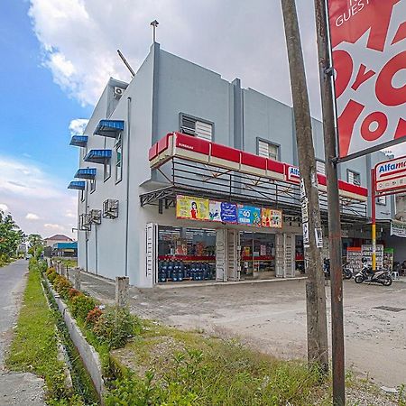Oyo 90637 Rumah Ni Karo Medan Exterior foto