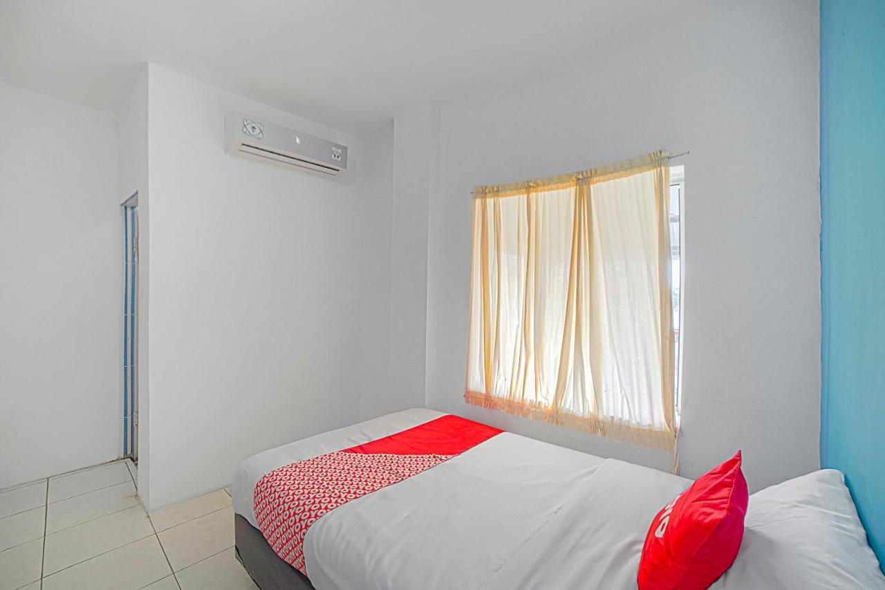 Oyo 90637 Rumah Ni Karo Medan Exterior foto
