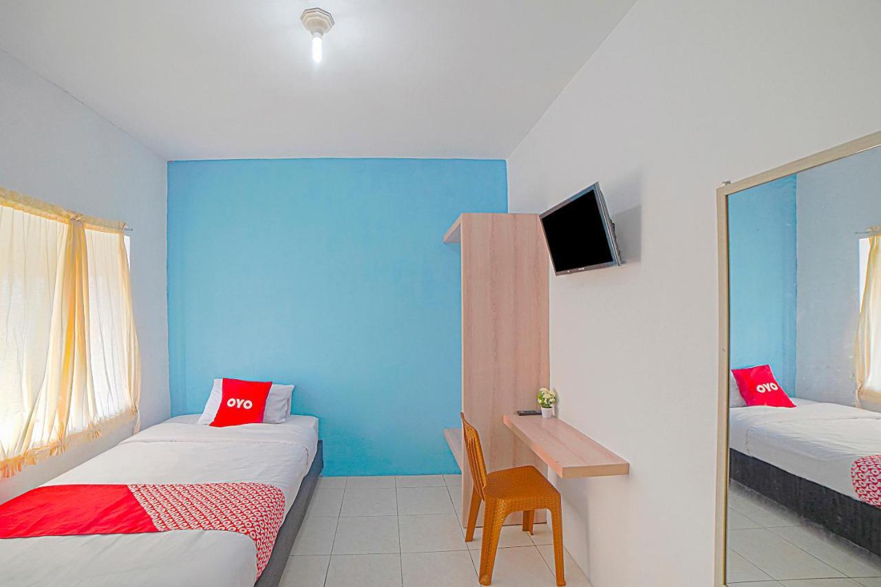 Oyo 90637 Rumah Ni Karo Medan Exterior foto