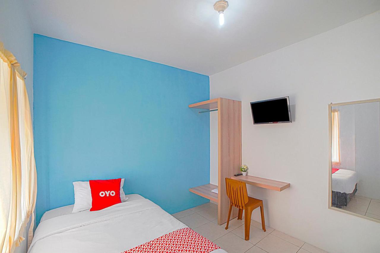 Oyo 90637 Rumah Ni Karo Medan Exterior foto