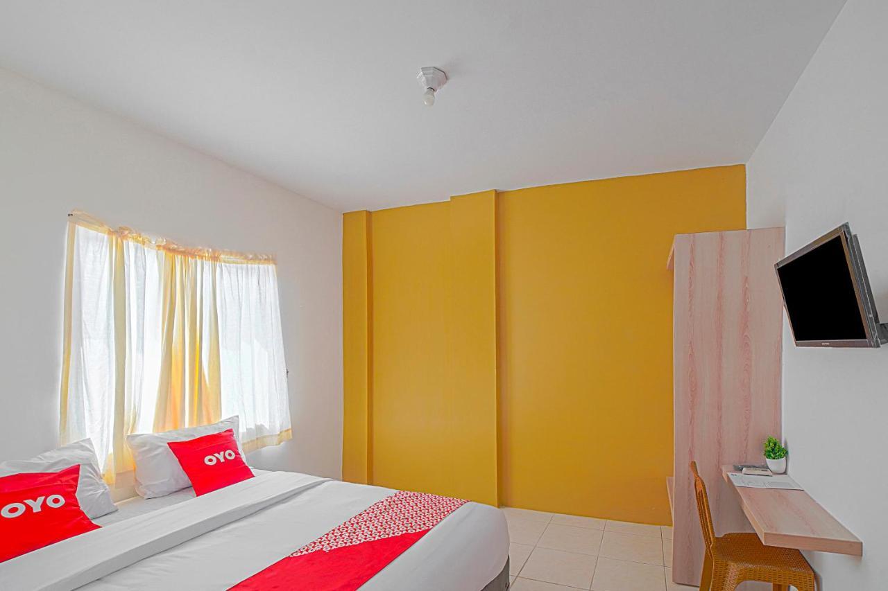 Oyo 90637 Rumah Ni Karo Medan Exterior foto