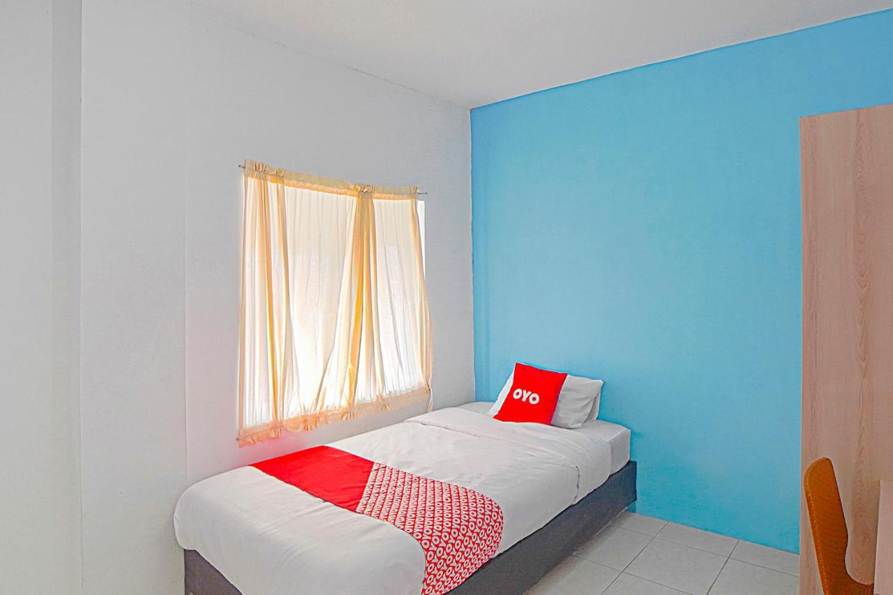 Oyo 90637 Rumah Ni Karo Medan Exterior foto