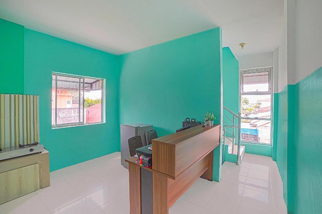 Oyo 90637 Rumah Ni Karo Medan Exterior foto